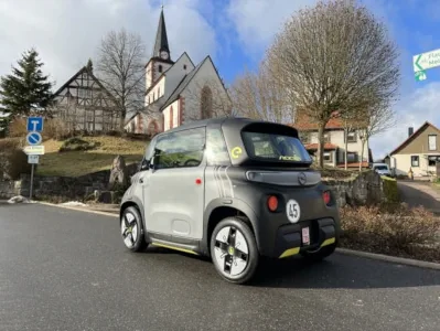Elektrischer Zweisitzer Opel Rocks-e Seiten Ansicht Elektrischer Zweisitzer Opel Rocks-e Seiten Ansicht